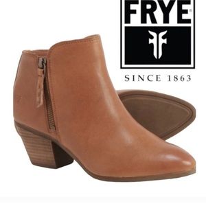 Frye Judith moto ankle boots booties cognac leather 8.5 brown